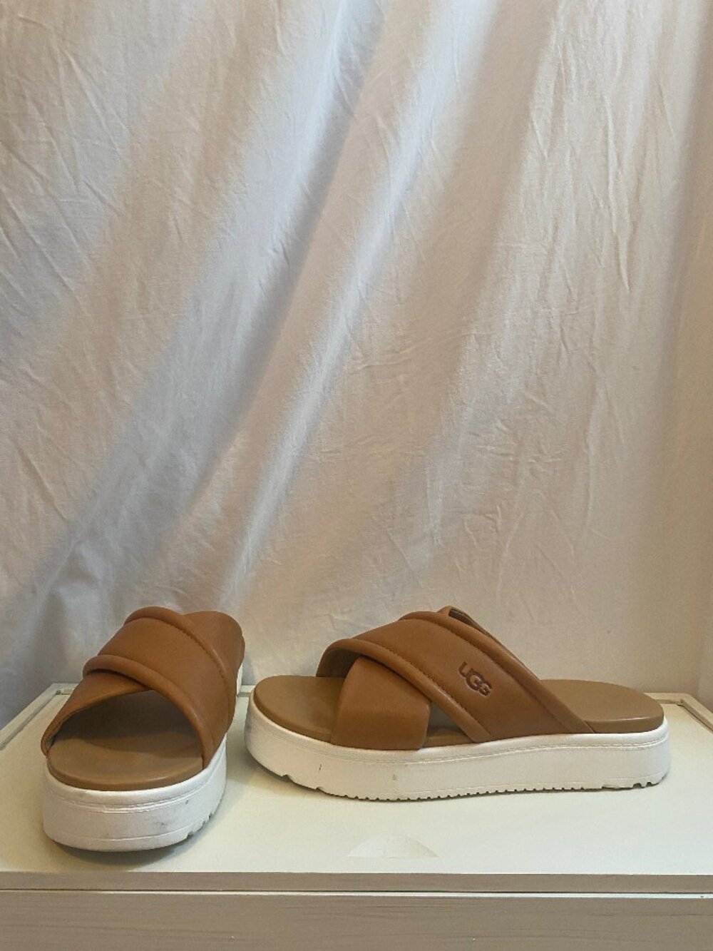 UGG CA805 V2 Slide Chestnut Brown Platform Sandals Size 6.5